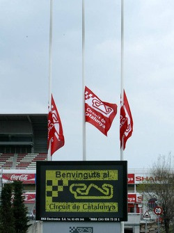 Circuit de Catalunya flags, half mast respect for Pope