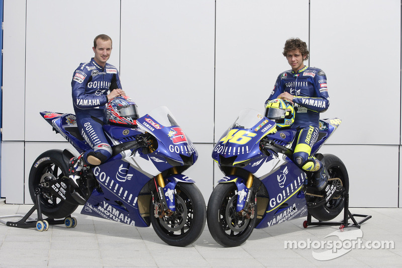 Sesión de fotos de Gauloises Yamaha: Valentino Rossi y Colin Edwards