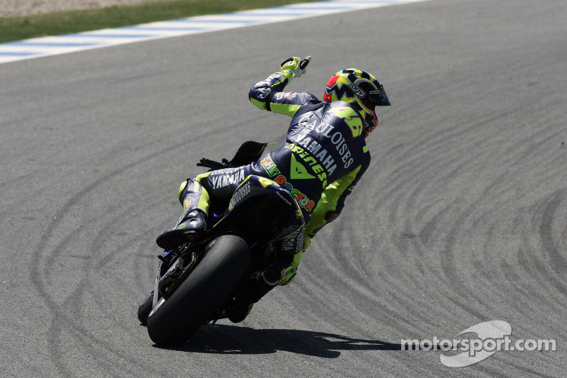 Ganador de la carrera Valentino Rossi celebra