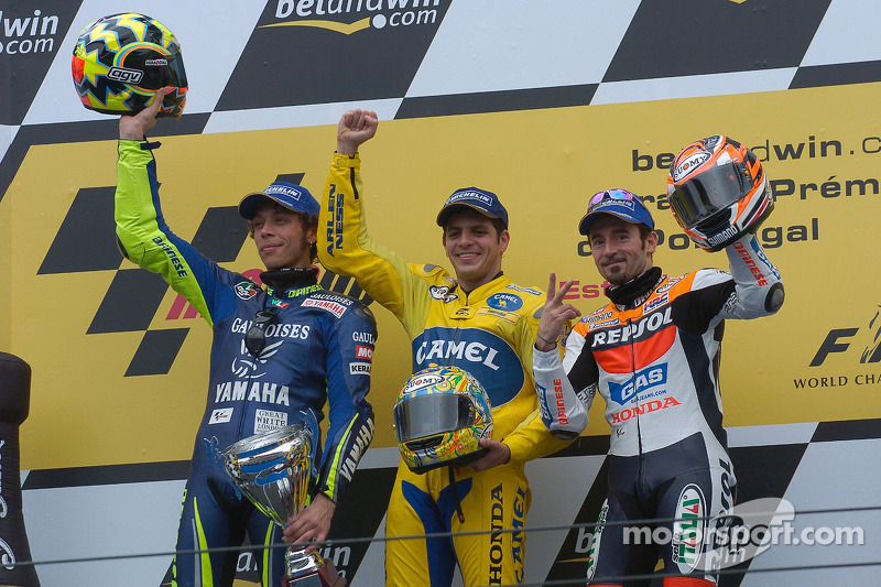 Pódio: vencedor Alex Barros com Valentino Rossi e Max Biaggi