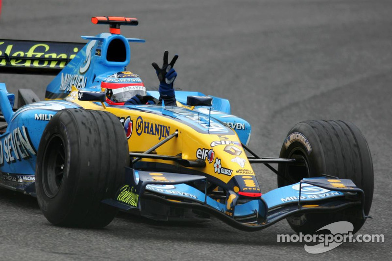 Vencedor Fernando Alonso celebra