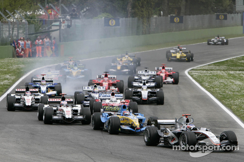 Largada: Kimi Raikkonen lidera Fernando Alonso