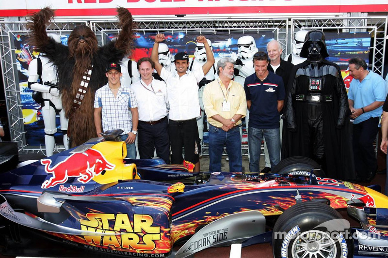 (F1) Christian Klien, Vitantonio Liuzzi e David Coulthard com George Lucas, Chewbacca e Darth Vader
