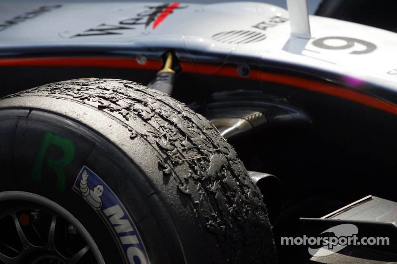 Un pneu usé de la McLaren de Kimi Räikkönen