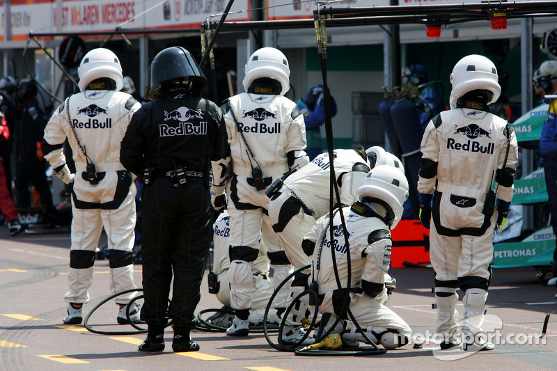 Red Bull Racing crew members ready for a pitstop