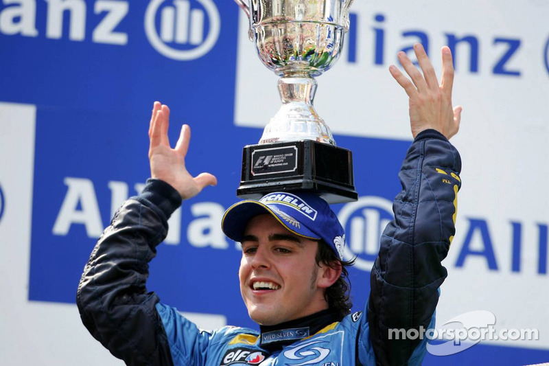 Podium: race winner Fernando Alonso