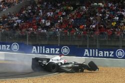 Crash: Kimi Räikkönen, McLaren