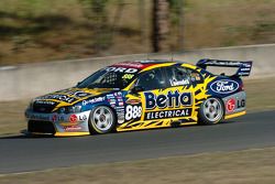 Craig Lowndes stretches his lead temporarily