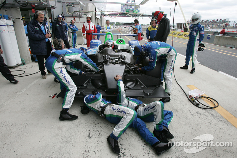2005 год. Механики Pescarolo Sport за работой