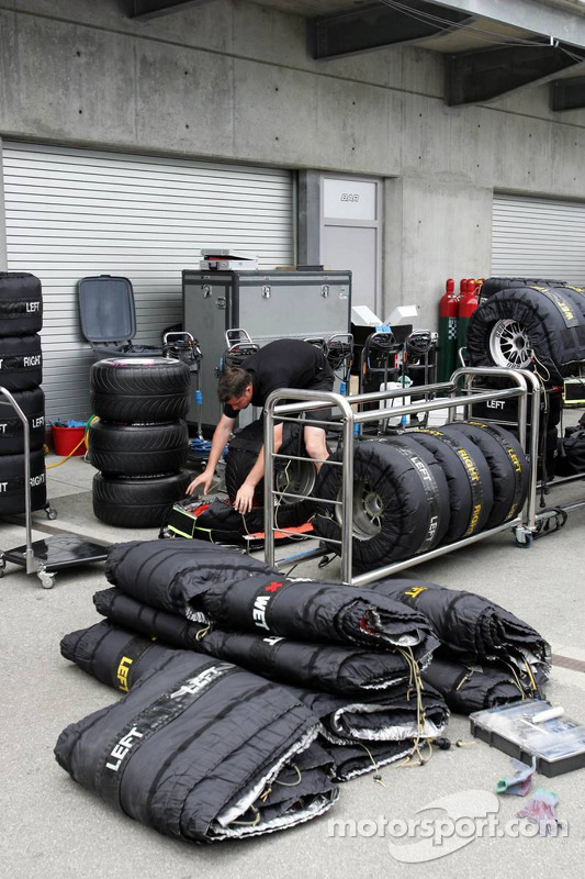 Teams pack up before the end of the race