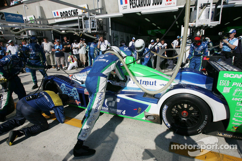 Пит-стоп Pescarolo Judd №17 команды Pescarolo Sport: Себастьен Леб, Эрик Элари, Соэй Айари