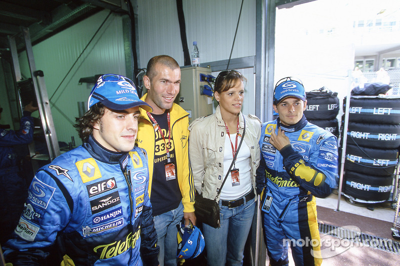 Fernando Alonso and Giancarlo Fisichella with Real Madrid footballer Zinedine Zidane and swimmer Lau