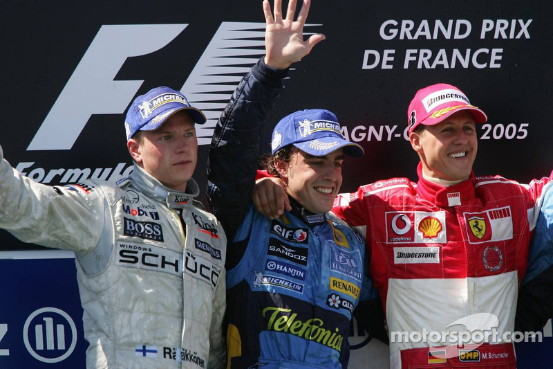 Podio: ganador de la carrera Fernando Alonso con Kimi Raikkonen y Michael Schumacher