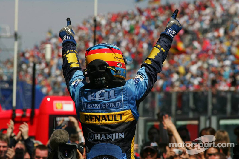 Fernando Alonso festeggia