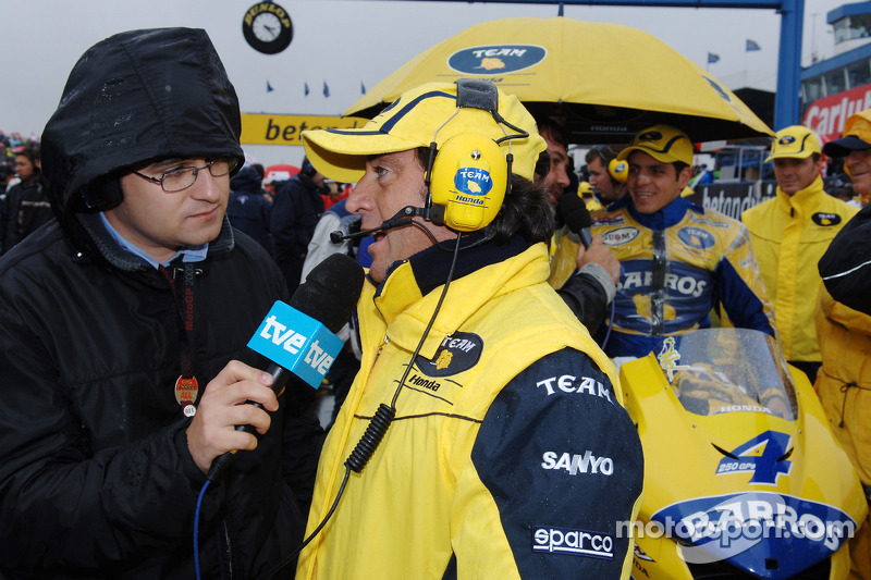 Sito Pons on the starting grid