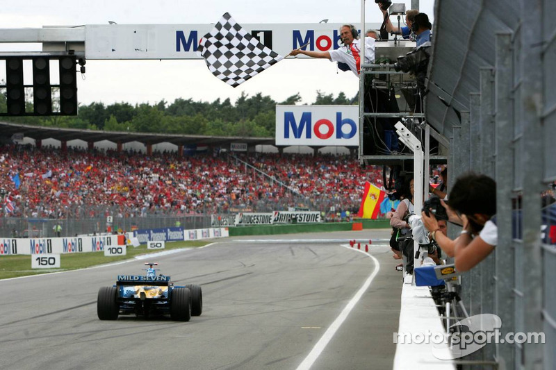 Fernando Alonso takes checkered flag