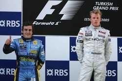 Podium: race winner Kimi Raikkonen with Fernando Alonso
