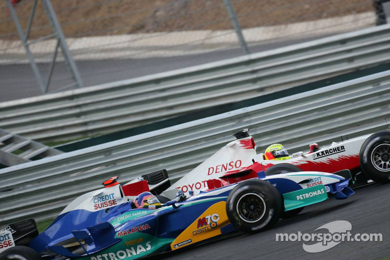 Ralf Schumacher ve Jacques Villeneuve'ün mücadelesi