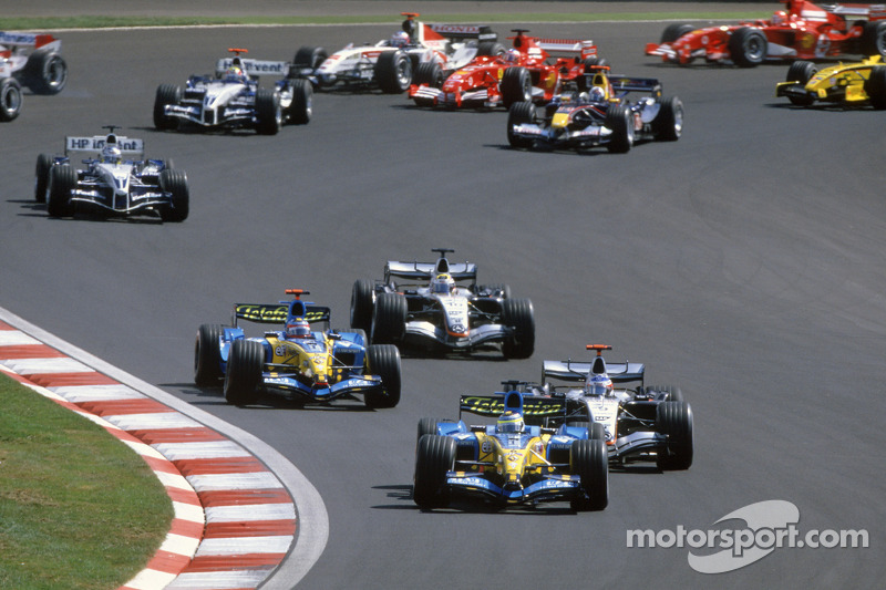 Start: Giancarlo Fisichella takes the lead ahead of Kimi Raikkonen and Fernando Alonso