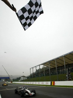 Kimi Raikkonen takes the checkered flag