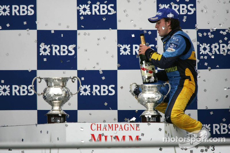 Podio: champagne para Fernando Alonso