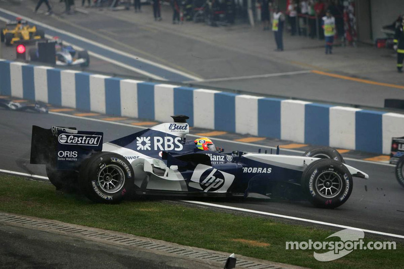 Start: Antonio Pizzonia spins out of control while Jarno Trulli tries to avoid him