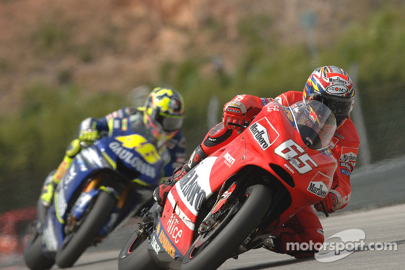 Loris Capirossi leads Valentino Rossi