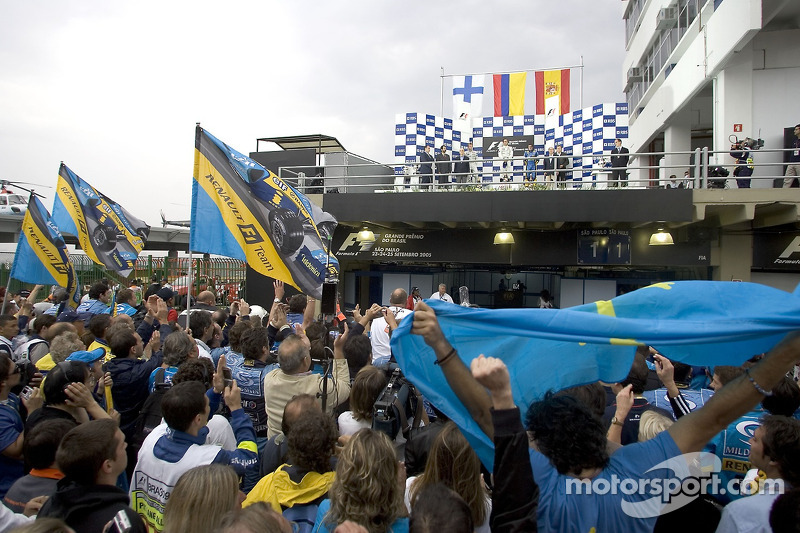 Podium: 1. Juan Pablo Montoya, McLaren; 2. Kimi Räikkönen, Mclaren; 3. Fernando Alonso, Renault