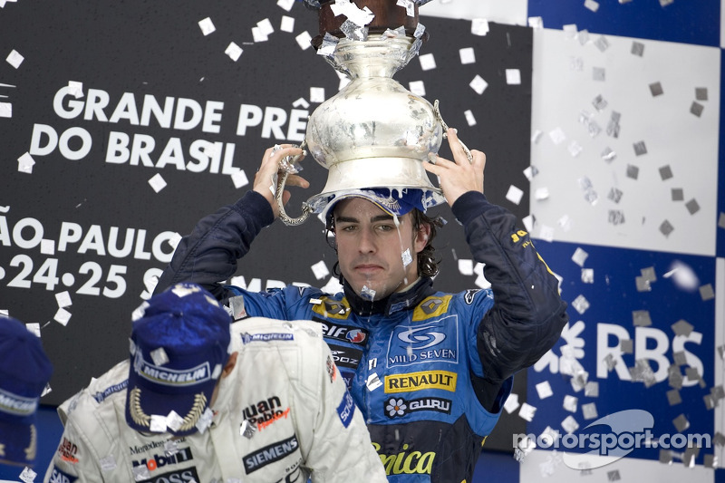 22- Fernando Alonso, 3º en el GP de Brasil 2005 con Renault