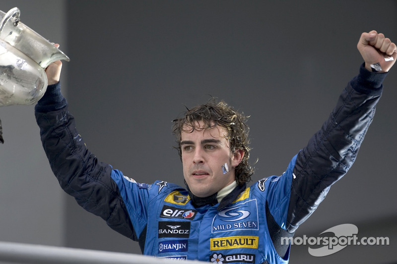 Podium: 2005 World Champion Fernando Alonso celebrates