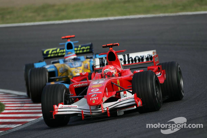 Michael Schumacher conduce Fernando Alonso