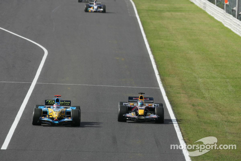 Fernando Alonso pasa a Christian Klien