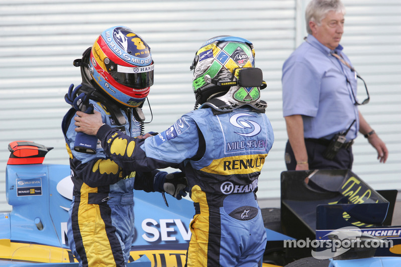 Fernando Alonso and Giancarlo Fisichella congratulate each others