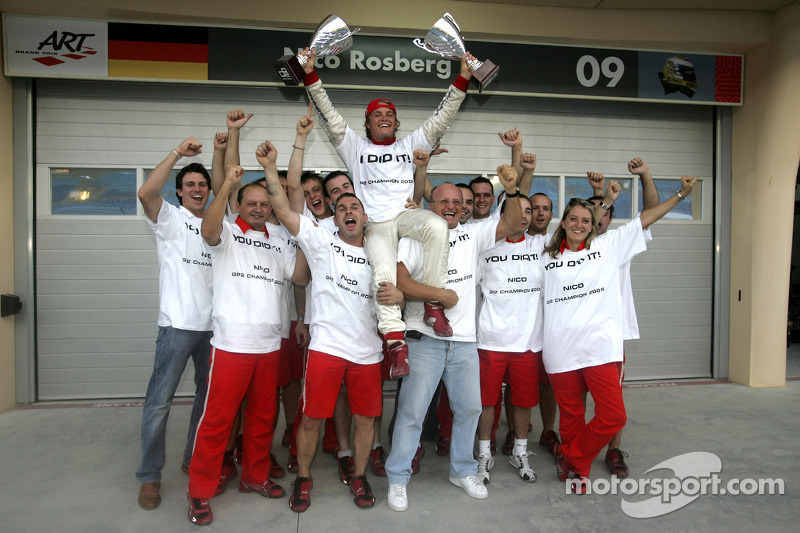 El campeón de las GP2 Series 2005 Nico Rosberg, celebrando