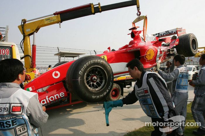 El Ferrari de Michael Schumacher después de su vuelta