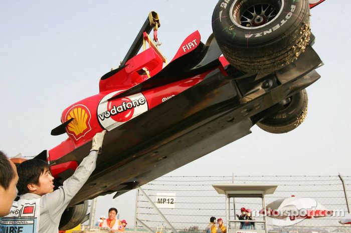 El Ferrari de Michael Schumacher después de su vuelta