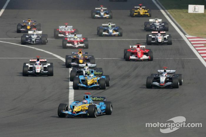 Inicio: Fernando Alonso lidera el grupo