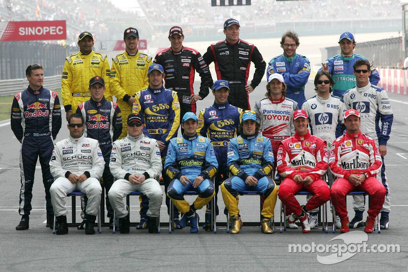 Foto de grupo de los pilotos de F1 2005