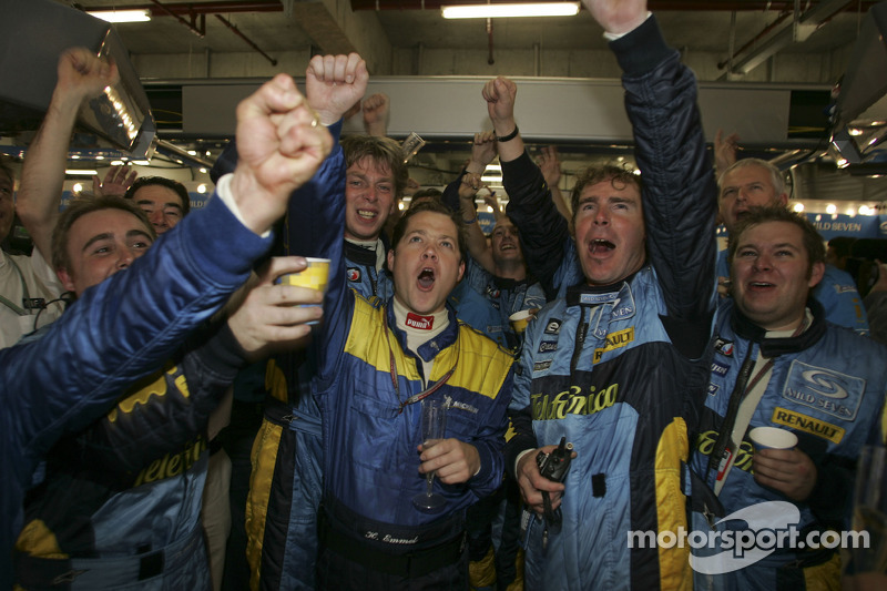 Renault F1 team members celebrate world championship