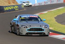 #76 Aston Martin Vantage GT4: Andreas Baenziger, Florian Kamelger, Christopher Porritt