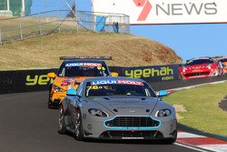 #76 Aston Martin Vantage GT4: Andreas Baenziger, Florian Kamelger, Christopher Porritt