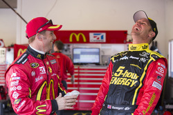 Jamie McMurray, Ganassi Racing Chevrolet and Clint Bowyer, Michael Waltrip Racing Toyota
