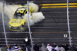 Race winner Matt Kenseth, Joe Gibbs Racing Toyota celebrates