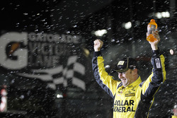 1. Matt Kenseth, Joe Gibbs Racing, Toyota, feiert