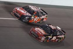Kurt Busch, Stewart-Haas Racing Chevrolet, Greg Biffle, Roush Fenway Racing Ford