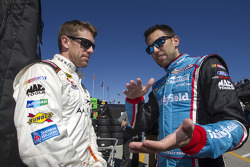 Carl Edwards, Joe Gibbs Racing Toyota, Aric Almirola, Richard Petty Motorsports Ford