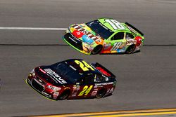 Jeff Gordon, Hendrick Motorsports Chevrolet, Kyle Busch, Joe Gibbs Racing Toyota