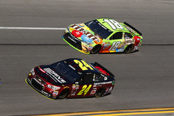 Jeff Gordon, Hendrick Motorsports Chevrolet, Kyle Busch, Joe Gibbs Racing Toyota