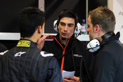 Tim Wright, Sahara Force India F1 Team Race Engineer, bersama Pascal Wehrlein, Sahara Force India F1