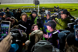 Danica Patrick, Stewart-Haas Racing Chevrolet and Denny Hamlin, Joe Gibbs Racing Toyota have altercation on pit road